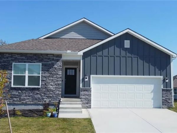 20121 Cornice Street, Spring Hill, KS 66083