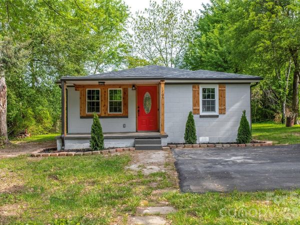 1705 E Cloaninger Avenue, Statesville, NC 28625