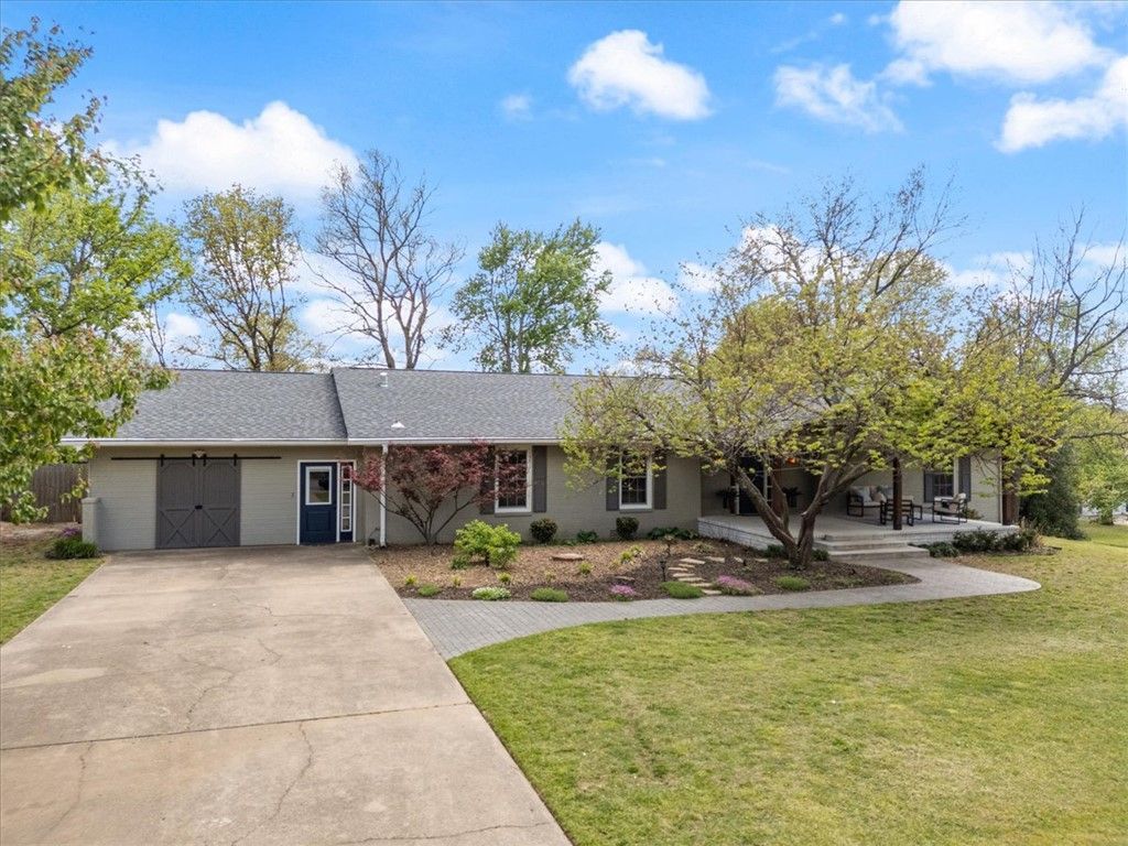 920 Elgin Street, Siloam Springs, AR 72761 Main Photo