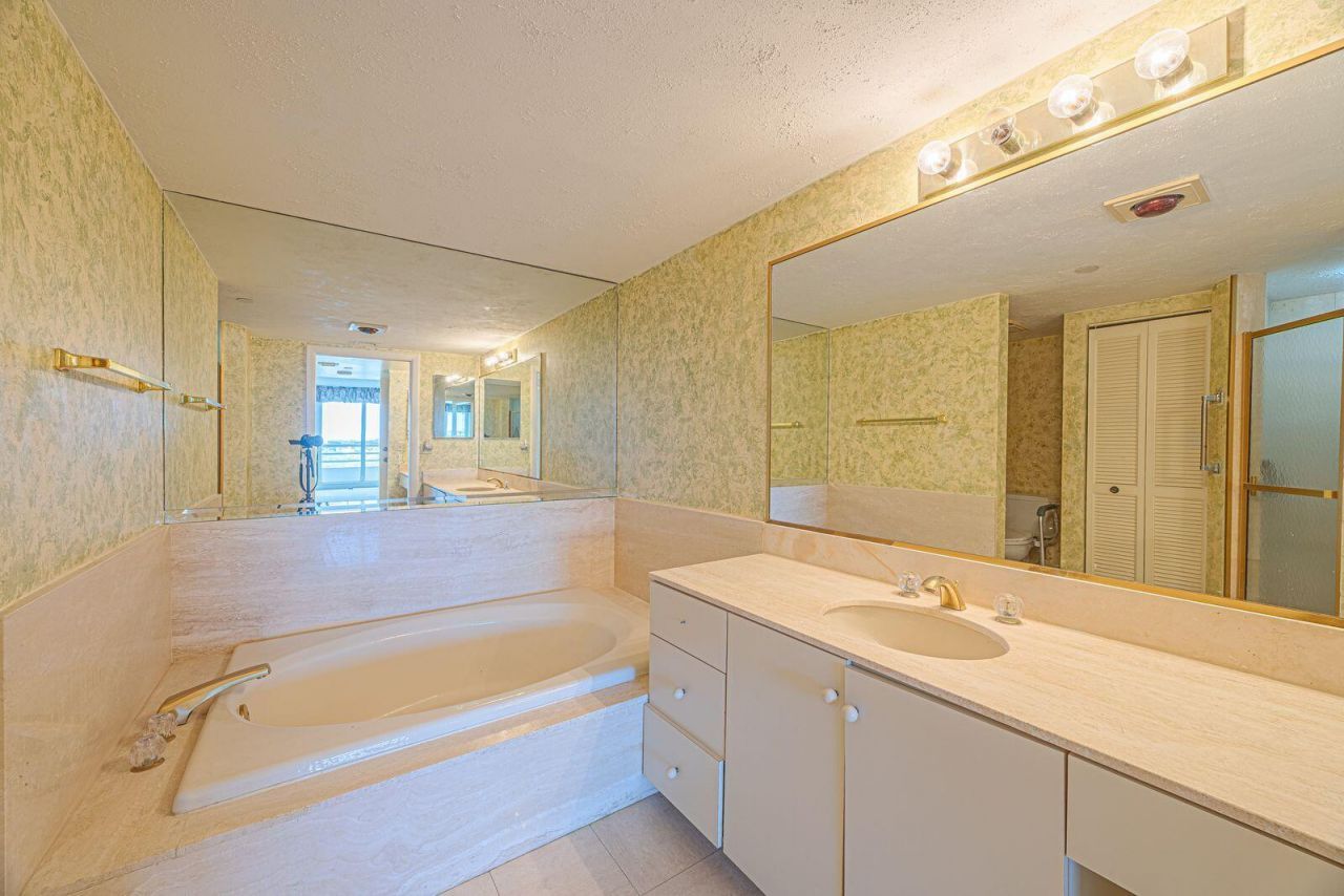 4201 N Ocean Boulevard, Unit 604, Boca Raton, FL 33431 Photo