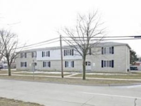 22100 E 11 Mile Road, St. Clair Shores, MI 48081