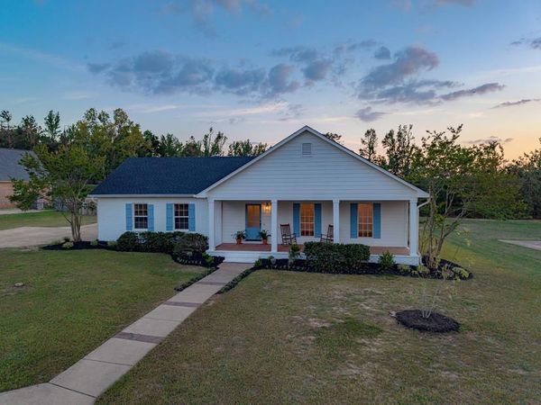 112 Taylor Circle, Taylor, MS 38673