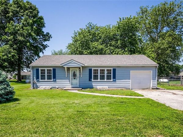 304 Floyd Road, Orrick, MO 64077