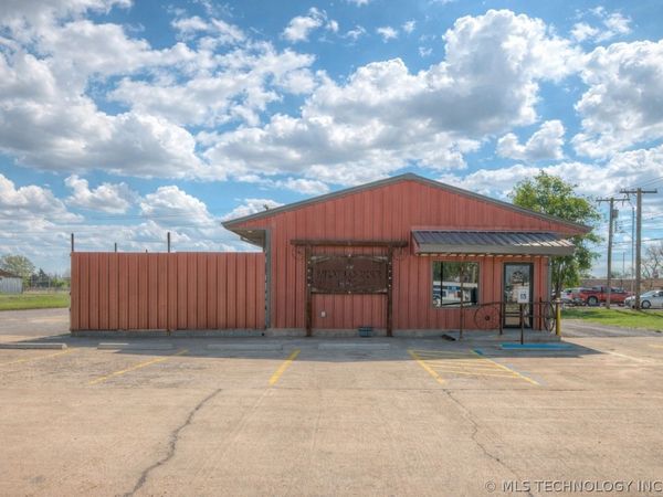 106 NW 4th Street, Lindsay, OK 73052