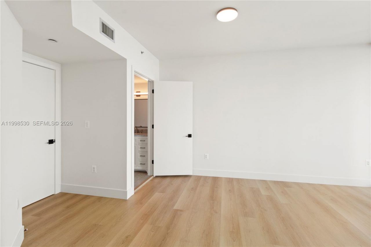 350 S Miami Ave, Unit 3413, Miami, FL 33130 Photo