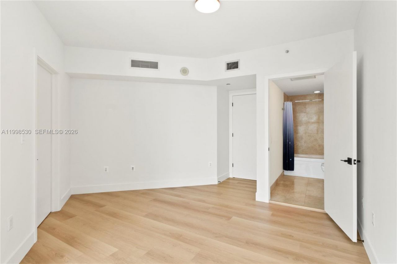 350 S Miami Ave, Unit 3413, Miami, FL 33130 Photo