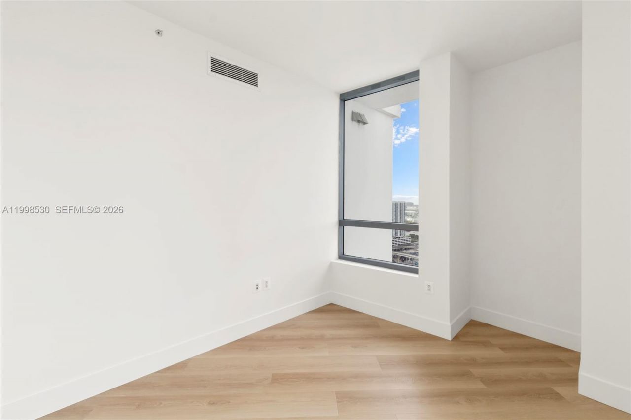 350 S Miami Ave, Unit 3413, Miami, FL 33130 Photo