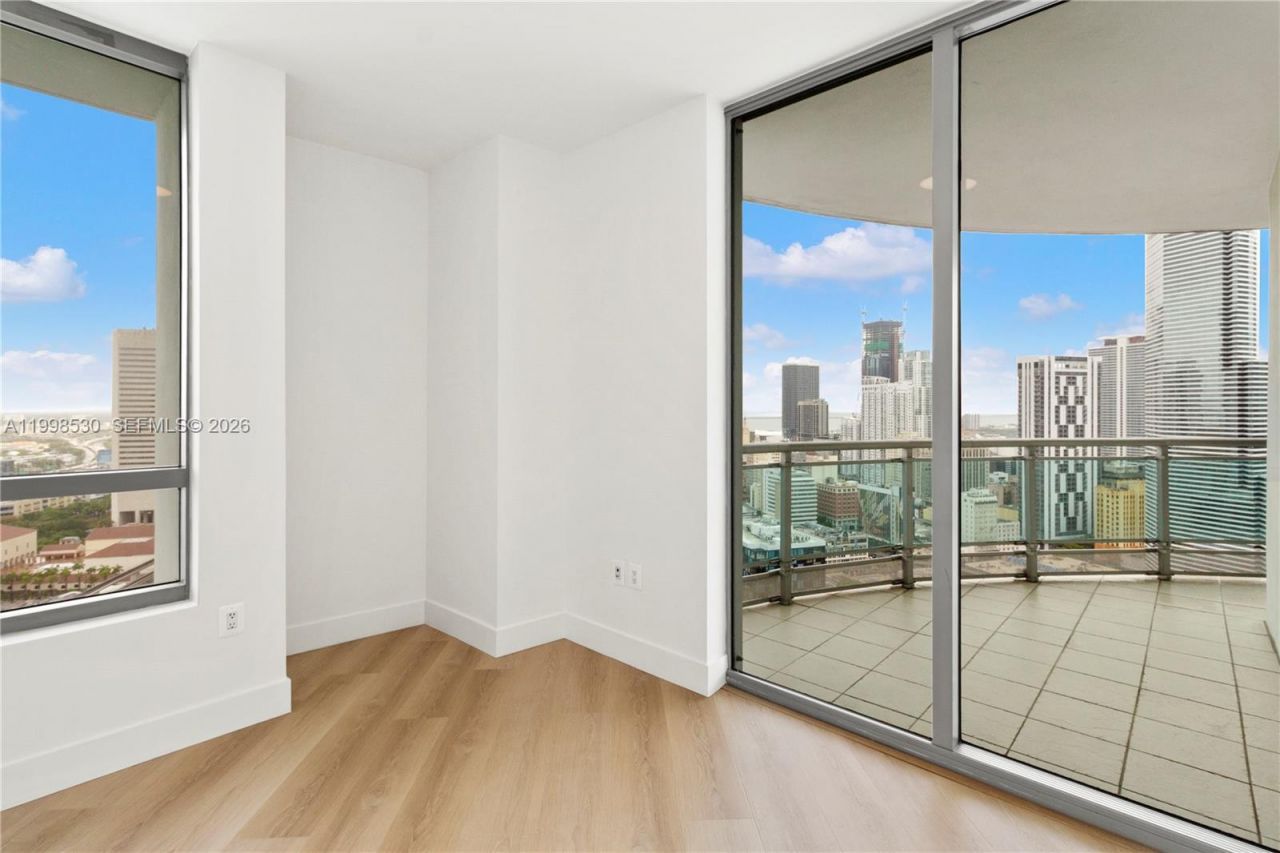 350 S Miami Ave, Unit 3413, Miami, FL 33130 Photo