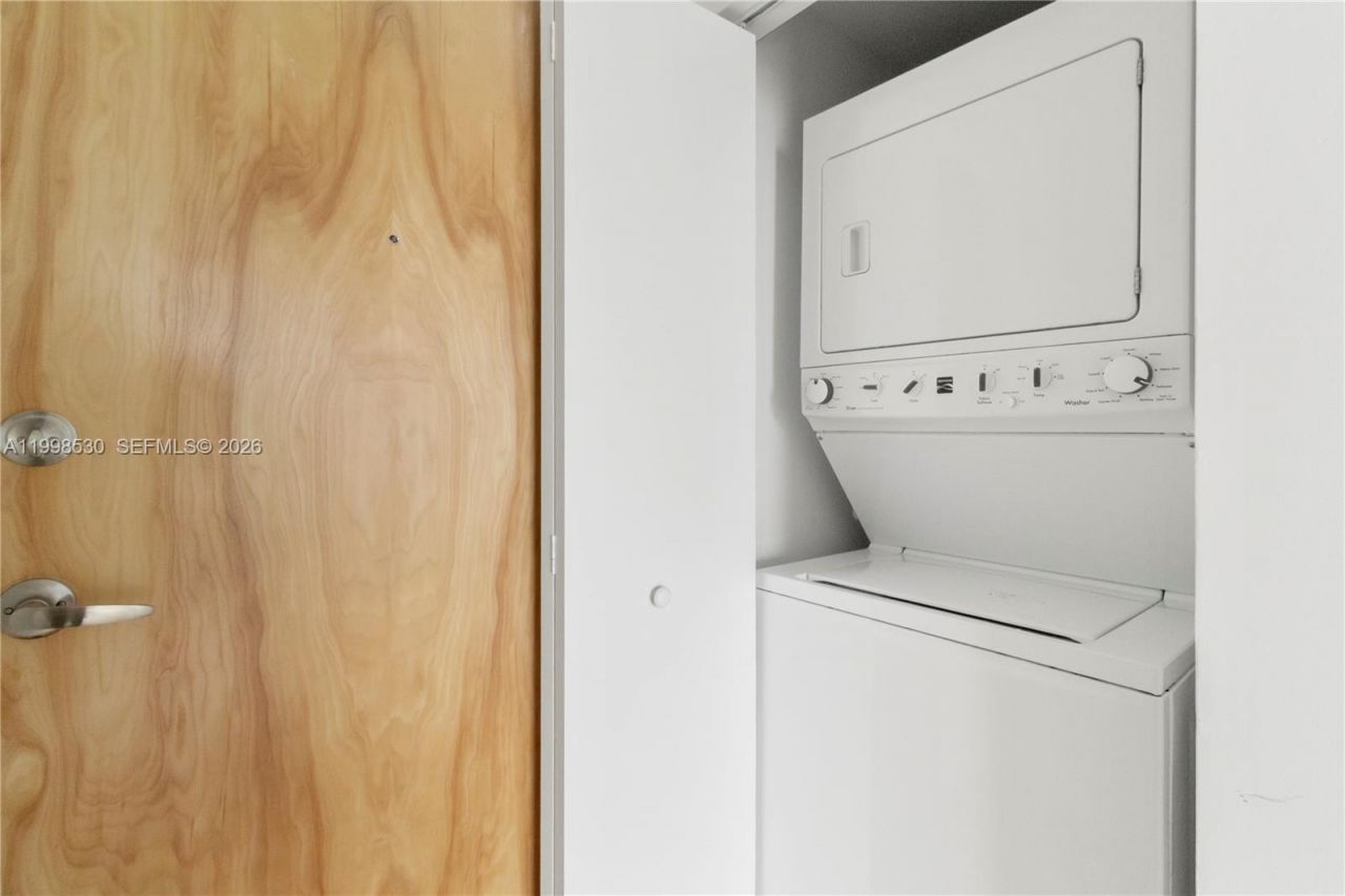 350 S Miami Ave, Unit 3413, Miami, FL 33130 Photo