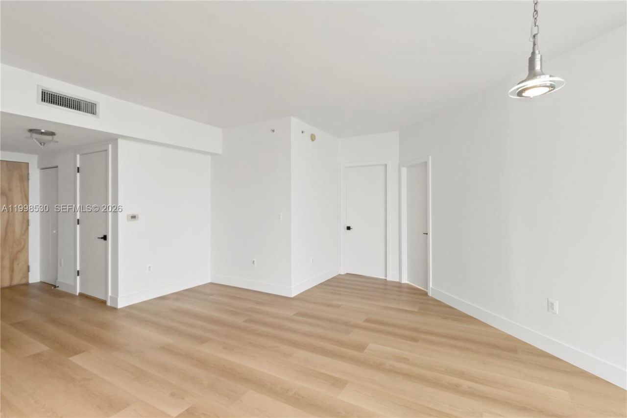 350 S Miami Ave, Unit 3413, Miami, FL 33130 Photo