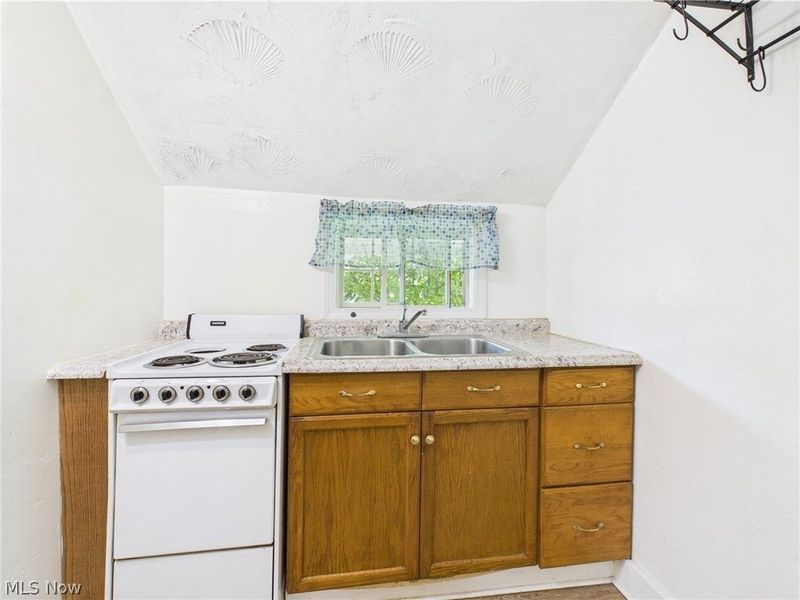 665 Kling Street, Akron, OH 44311 Photo 7