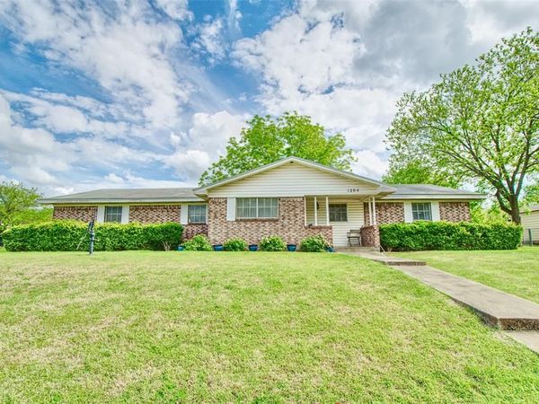 1204 W 21st Street, Clifton, TX 76634