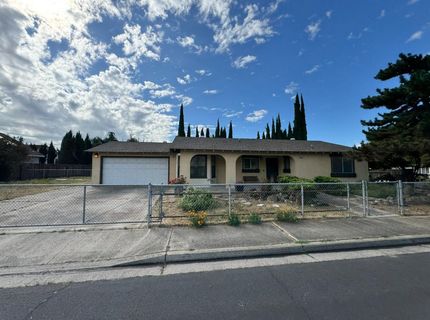 1461 E D St, Oakdale, CA 95361 Photo