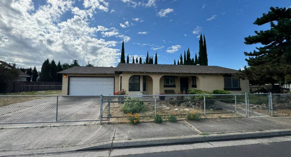 1461 E D St, Oakdale, CA 95361 Photo