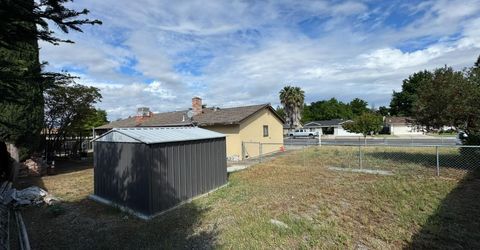 1461 E D St, Oakdale, CA 95361 Photo