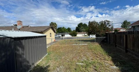 1461 E D St, Oakdale, CA 95361 Photo