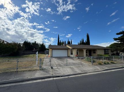 1461 E D St, Oakdale, CA 95361 Photo