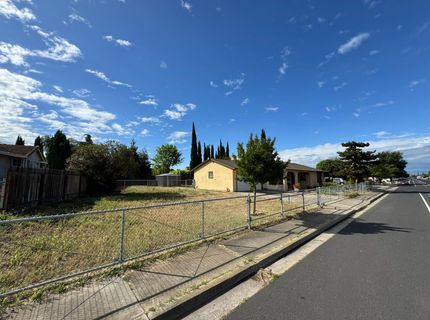 1461 E D St, Oakdale, CA 95361 Photo