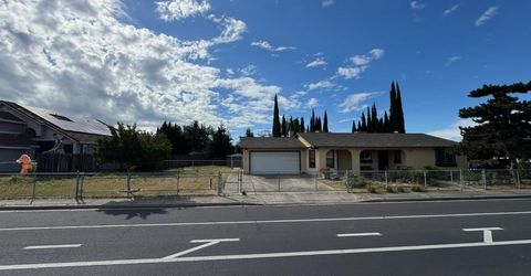 1461 E D St, Oakdale, CA 95361 Photo