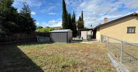 1461 E D St, Oakdale, CA 95361 Photo