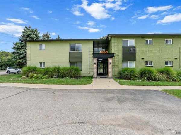 1050 N Adams Road N, Birmingham, MI 48009