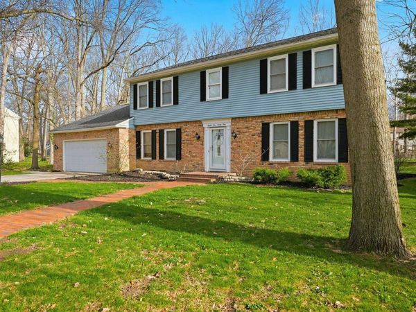 8121 Roanoke Drive, Fort Wayne, IN 46835