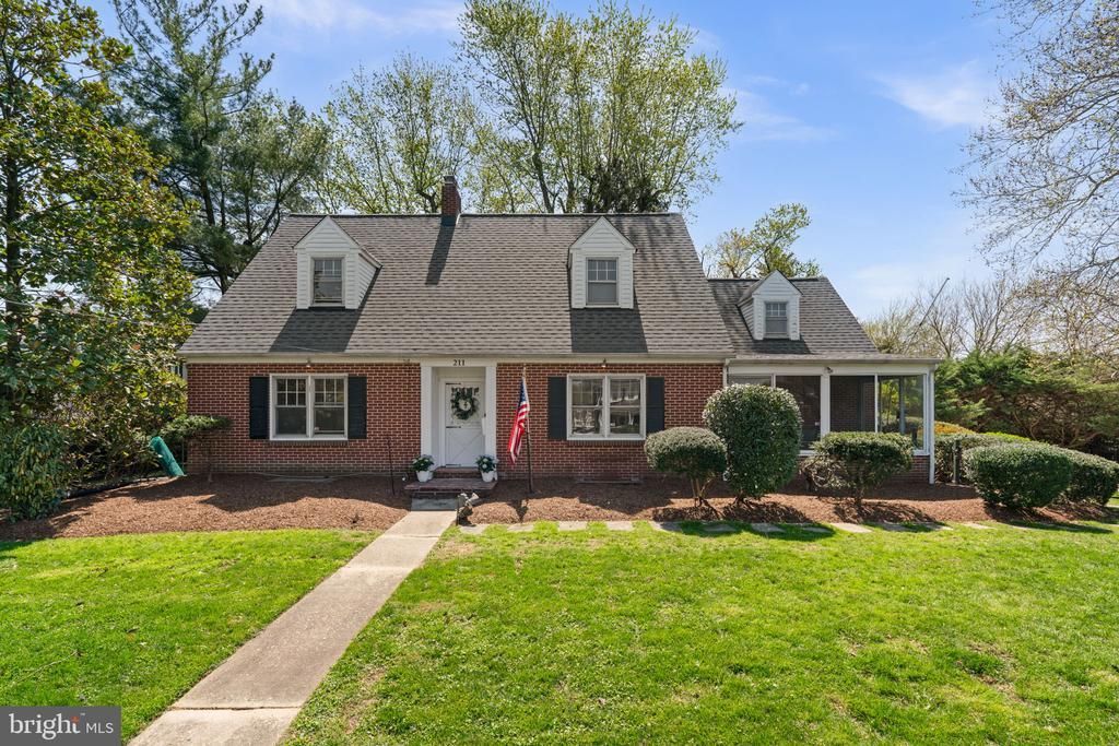 211 W Maple Road, Linthicum Heights, MD 21090 Main Photo