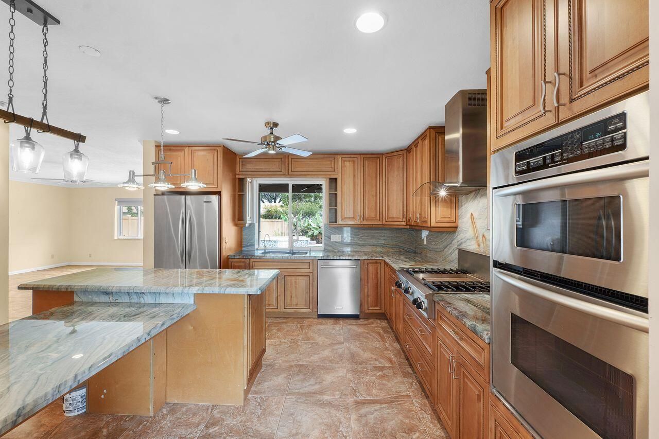 1915 NE 208th Terrace, Miami, FL 33179 Photo