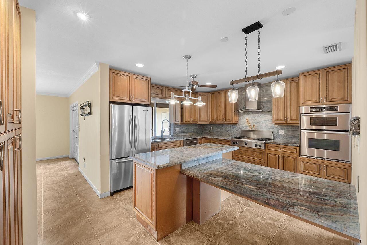 1915 NE 208th Terrace, Miami, FL 33179 Photo