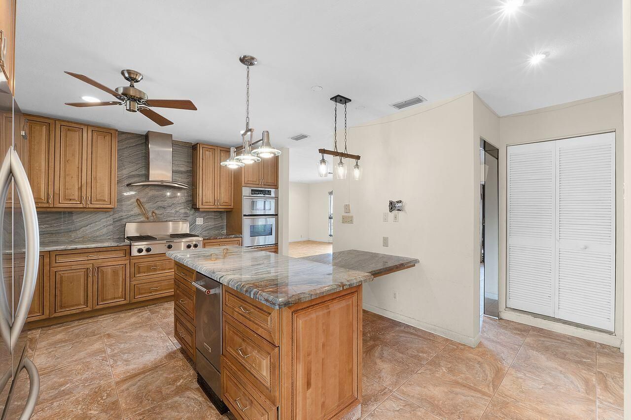 1915 NE 208th Terrace, Miami, FL 33179 Photo