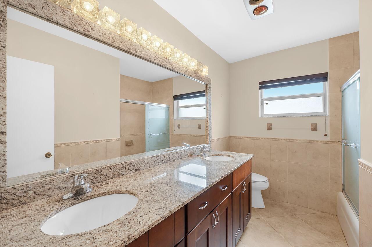 1915 NE 208th Terrace, Miami, FL 33179 Photo