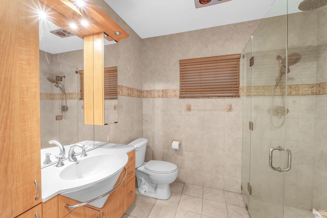 1915 NE 208th Terrace, Miami, FL 33179 Photo