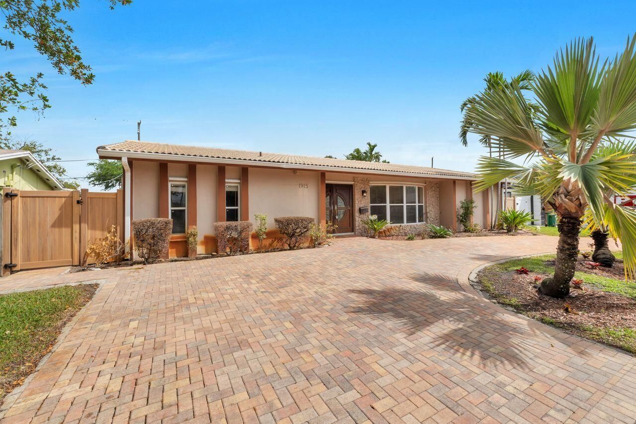 1915 NE 208th Terrace, Miami, FL 33179 Photo