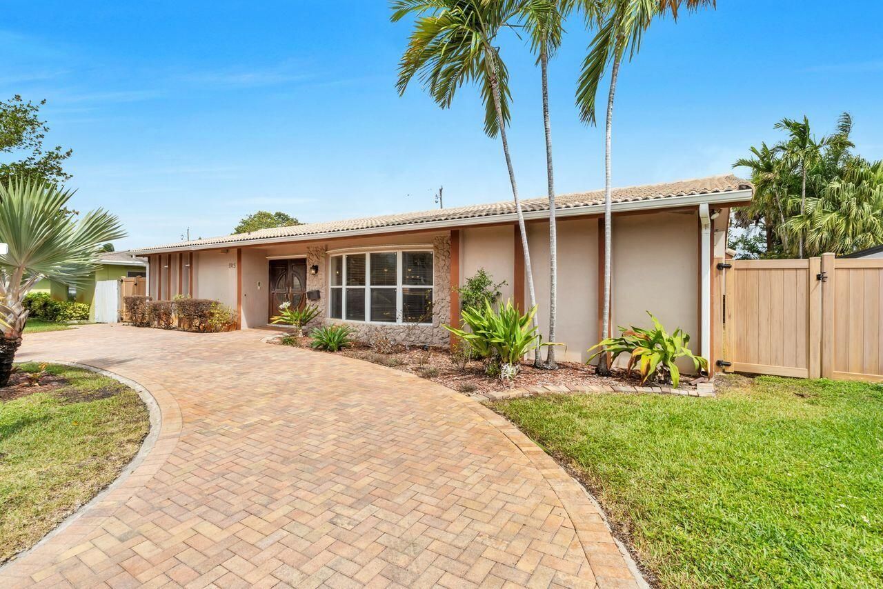 1915 NE 208th Terrace, Miami, FL 33179 Photo