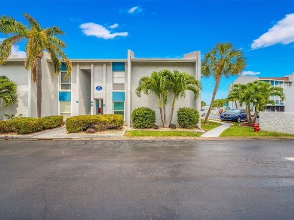 260 MEDALLION BOULEVARD , Unit F, MADEIRA BEACH, FL 33708