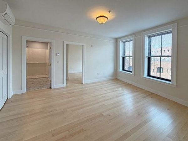 105 Paige St, Unit 310, Lowell, MA 01852