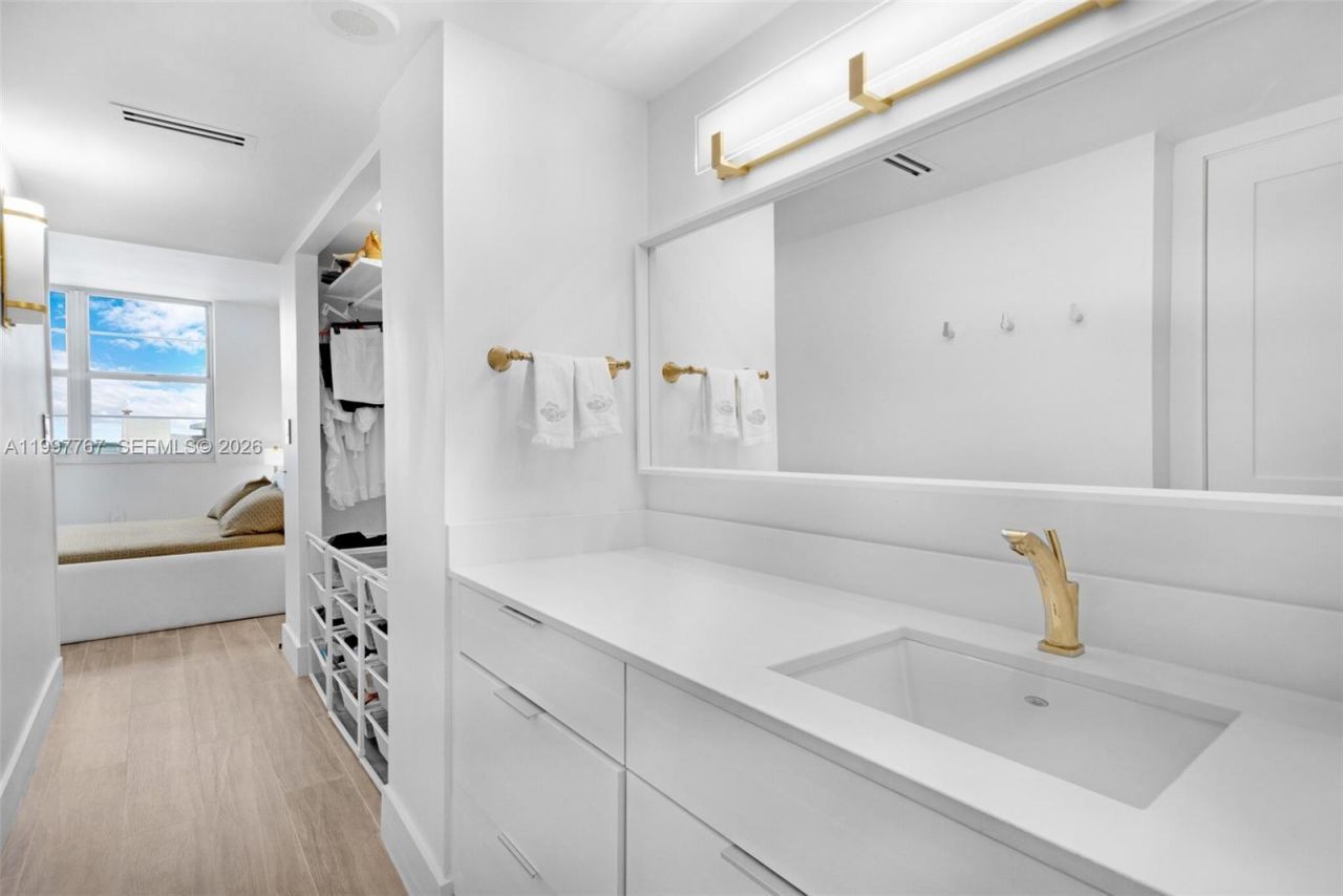 5701 Collins Ave , Unit 1707, Miami Beach, FL 33140 Photo