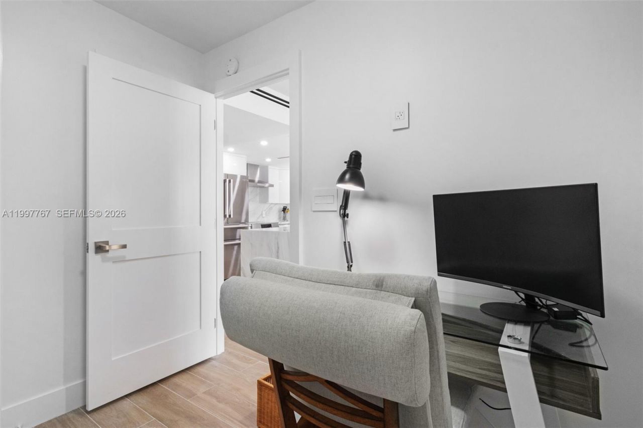 5701 Collins Ave , Unit 1707, Miami Beach, FL 33140 Photo