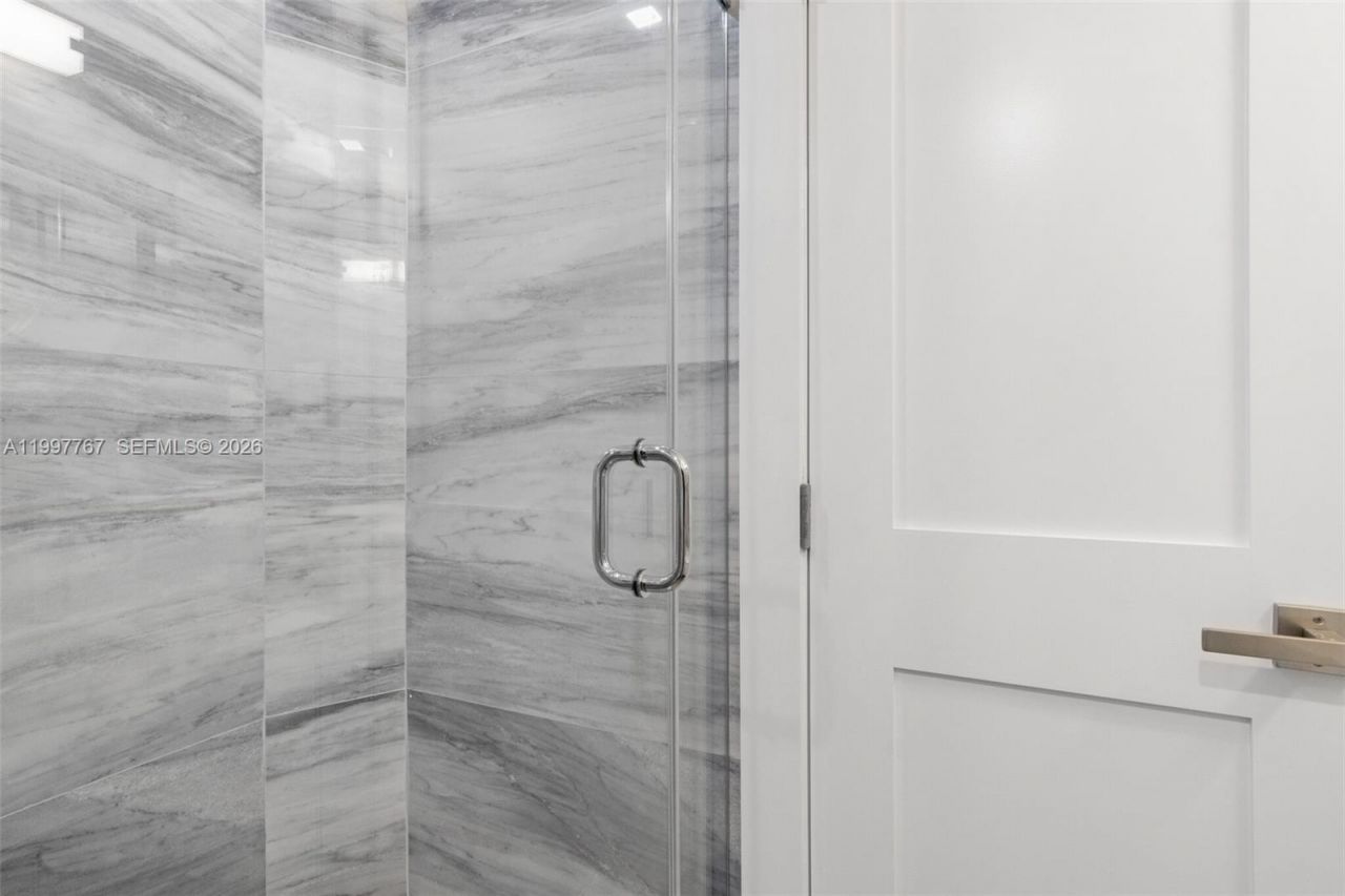 5701 Collins Ave , Unit 1707, Miami Beach, FL 33140 Photo