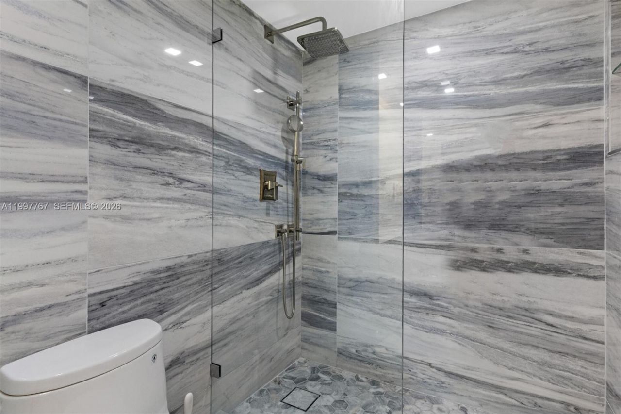 5701 Collins Ave , Unit 1707, Miami Beach, FL 33140 Photo