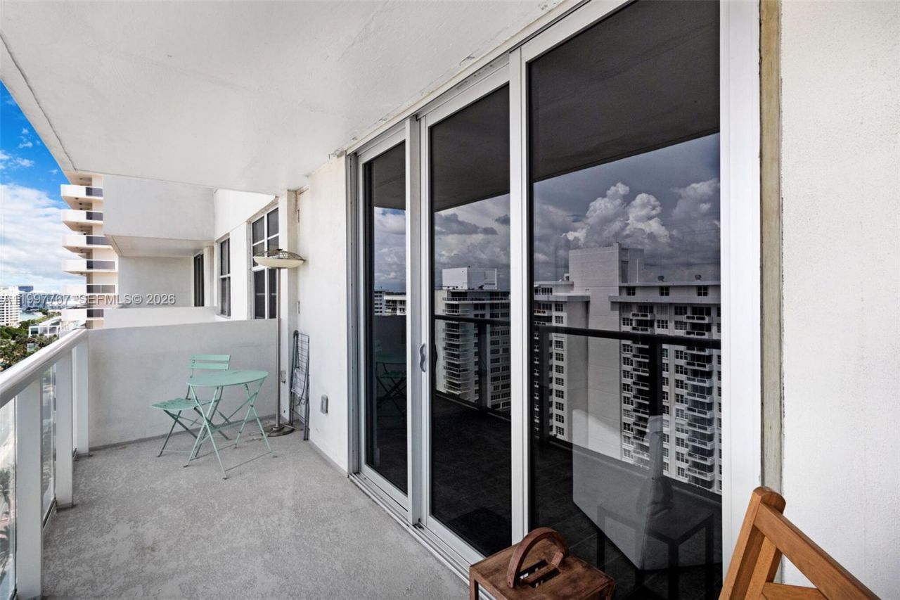 5701 Collins Ave , Unit 1707, Miami Beach, FL 33140 Photo