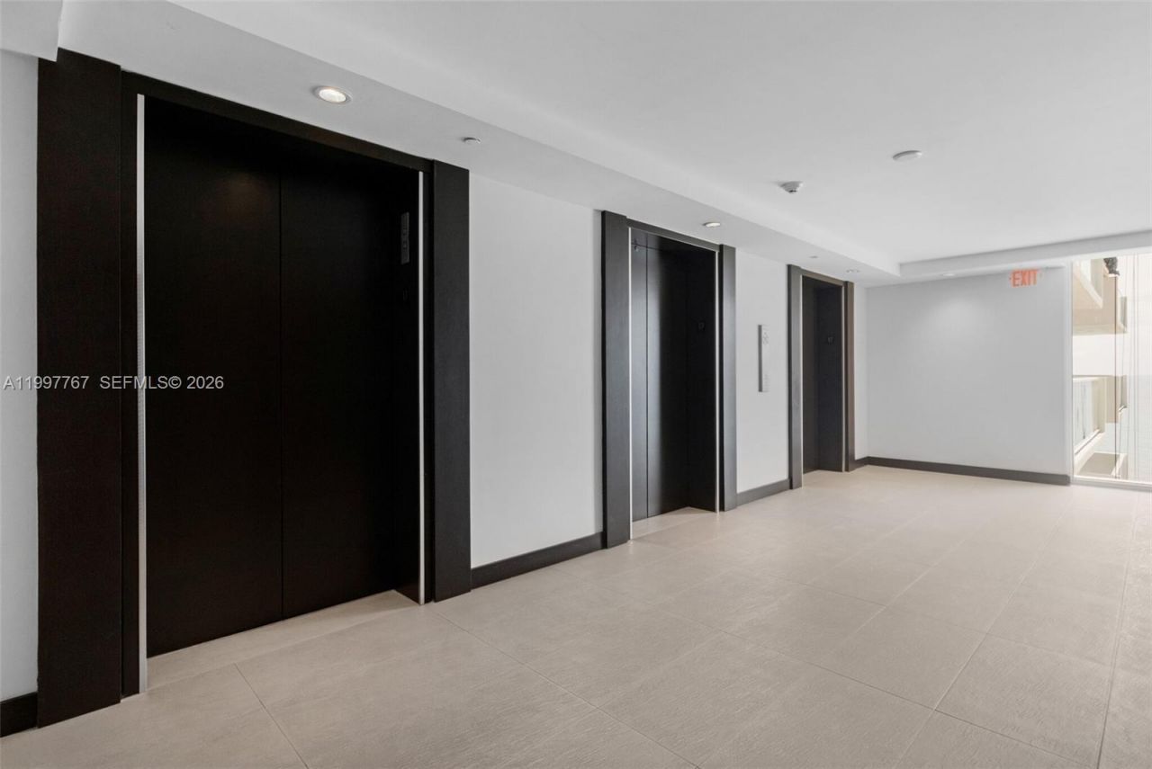 5701 Collins Ave , Unit 1707, Miami Beach, FL 33140 Photo