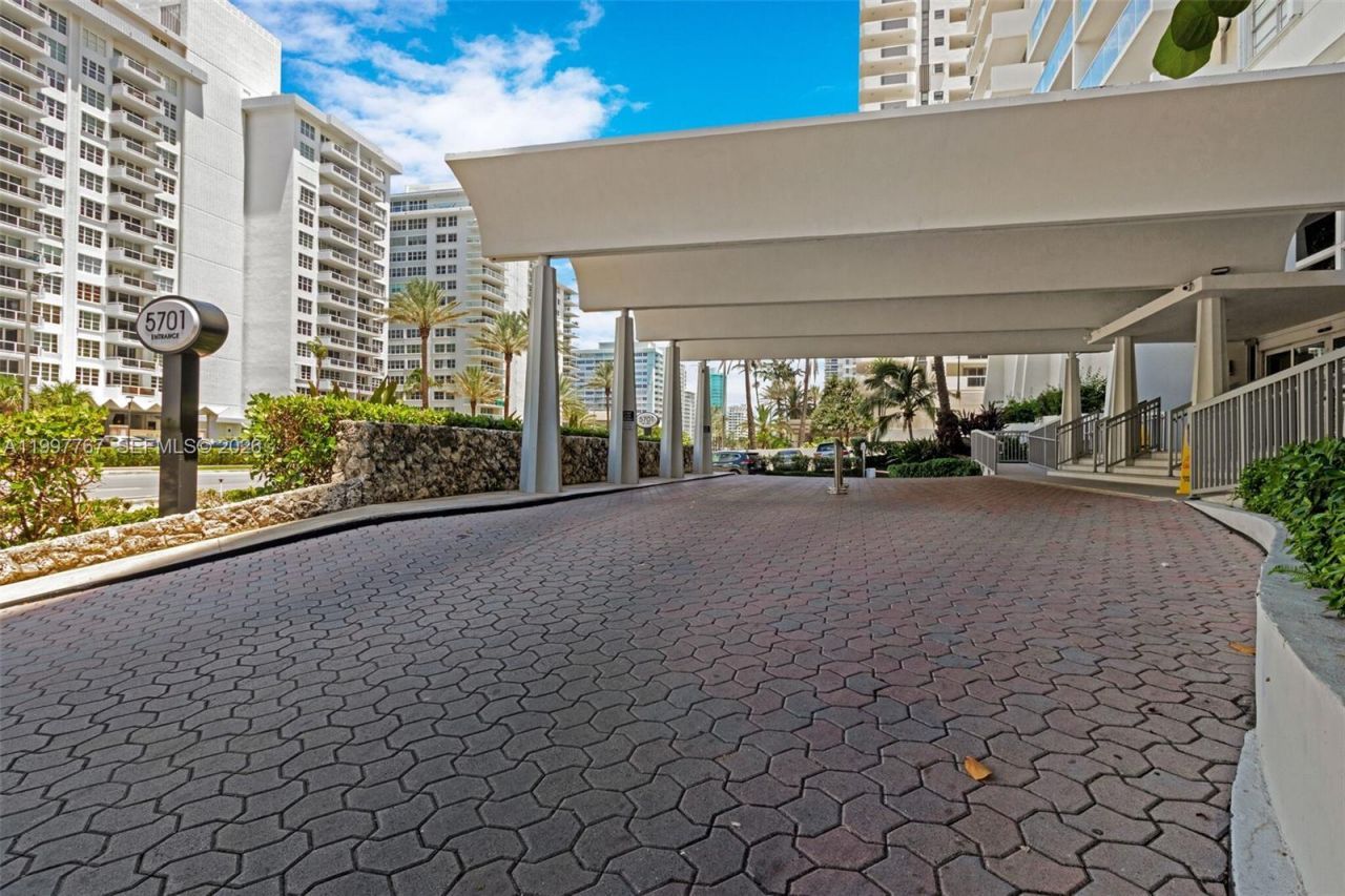 5701 Collins Ave , Unit 1707, Miami Beach, FL 33140 Photo