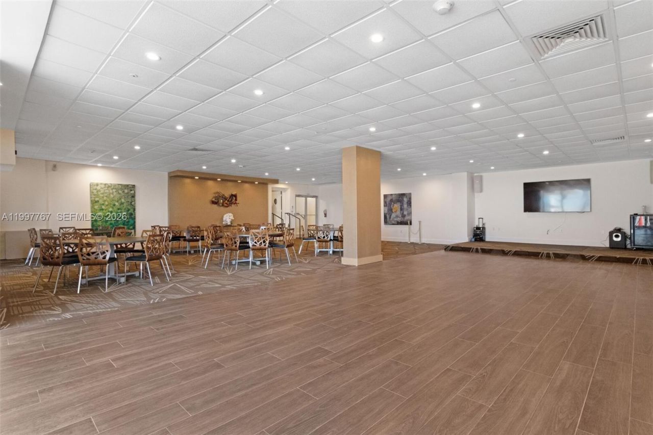 5701 Collins Ave , Unit 1707, Miami Beach, FL 33140 Photo