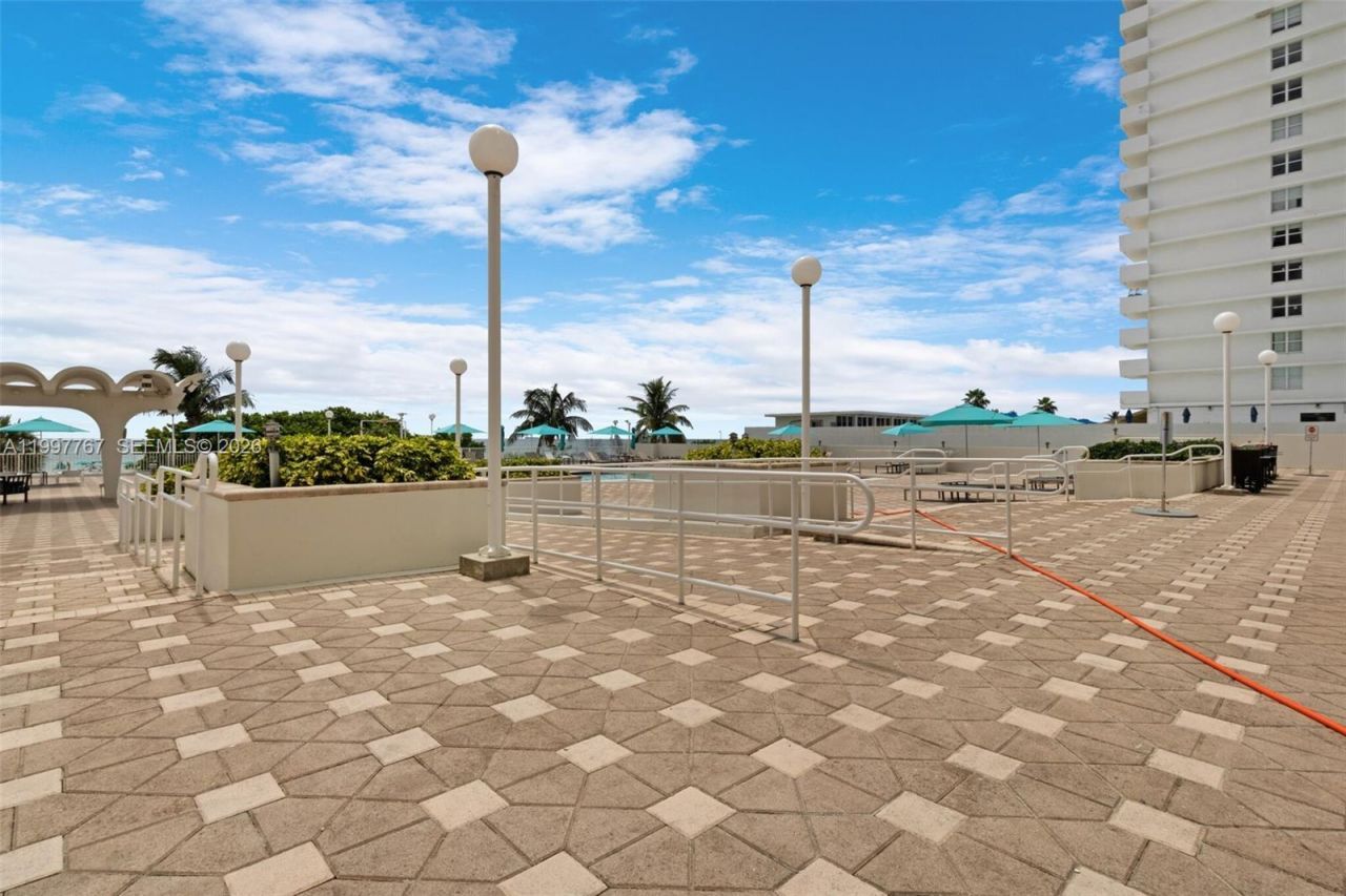 5701 Collins Ave , Unit 1707, Miami Beach, FL 33140 Photo