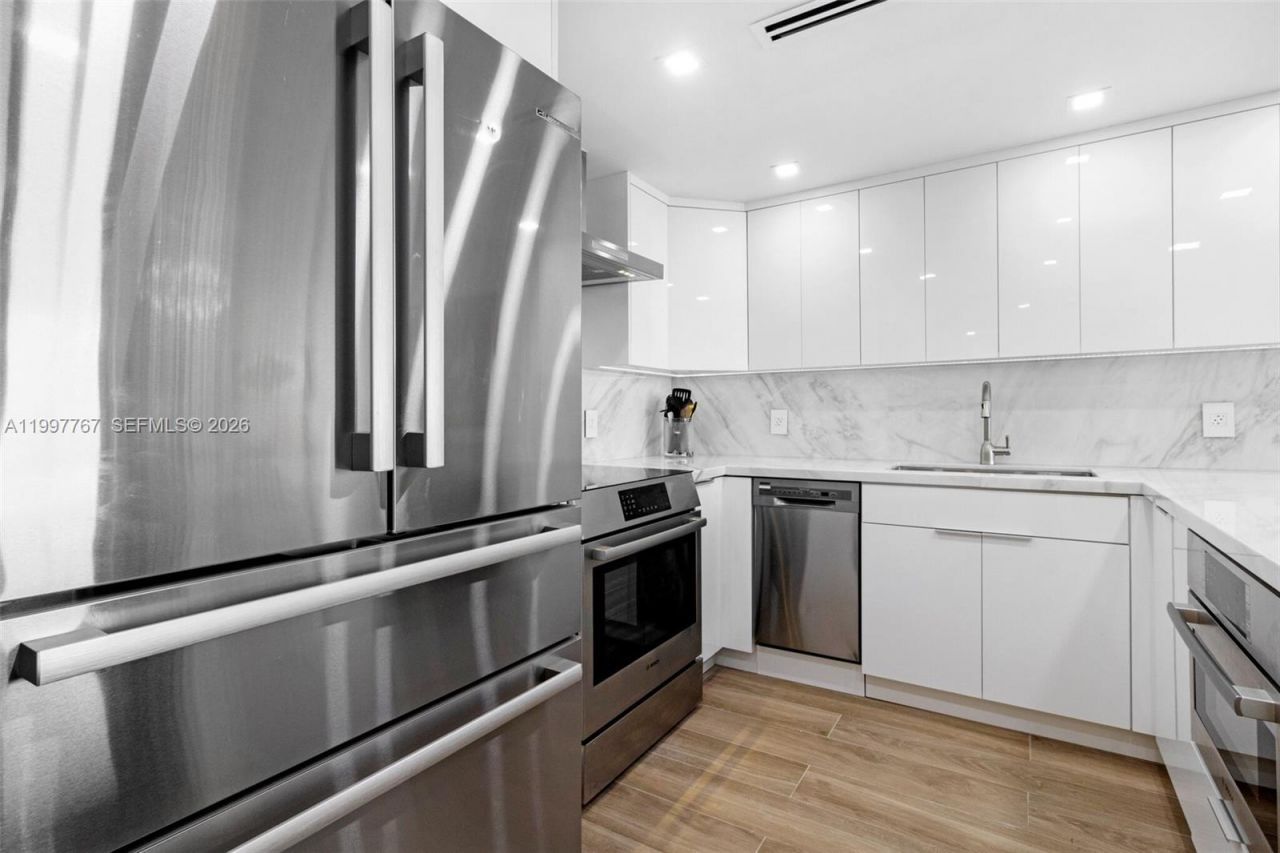 5701 Collins Ave , Unit 1707, Miami Beach, FL 33140 Photo