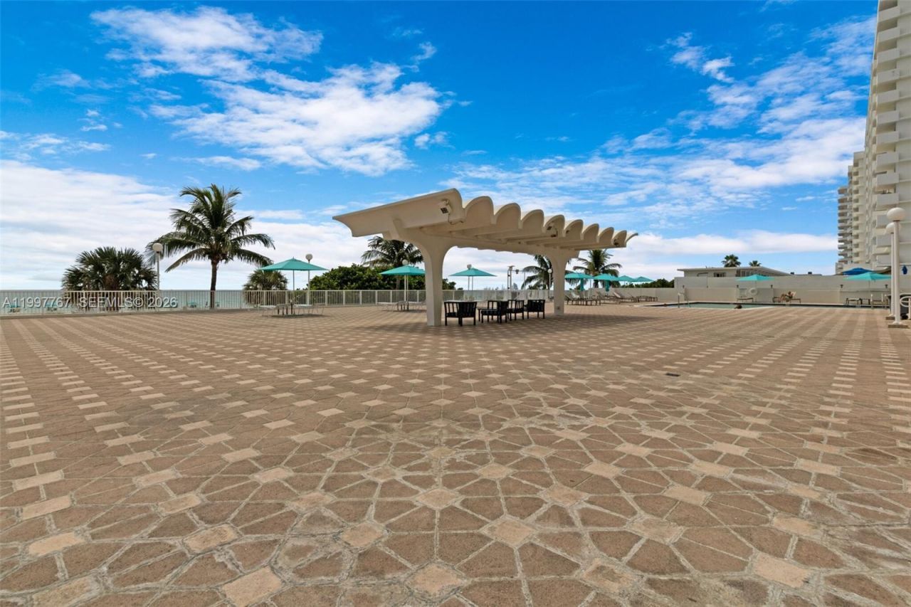 5701 Collins Ave , Unit 1707, Miami Beach, FL 33140 Photo