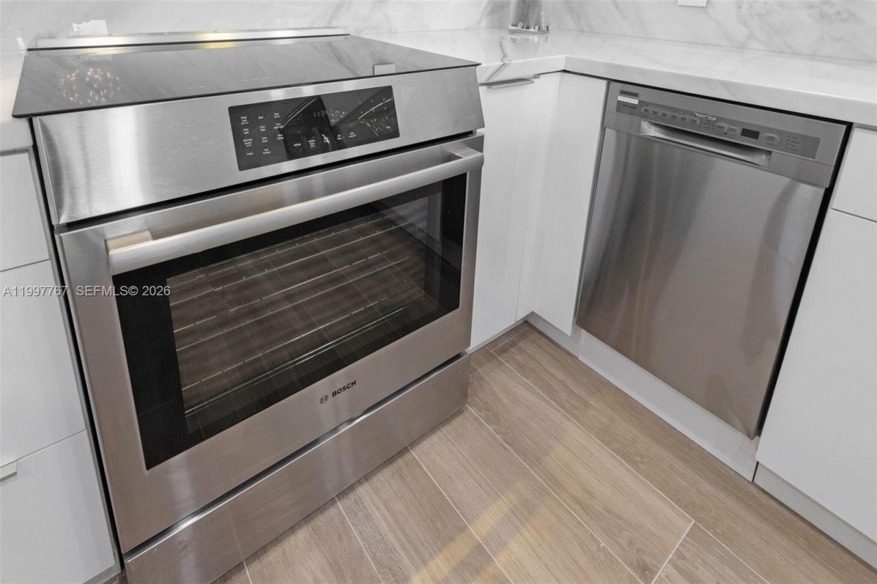 5701 Collins Ave , Unit 1707, Miami Beach, FL 33140 Photo