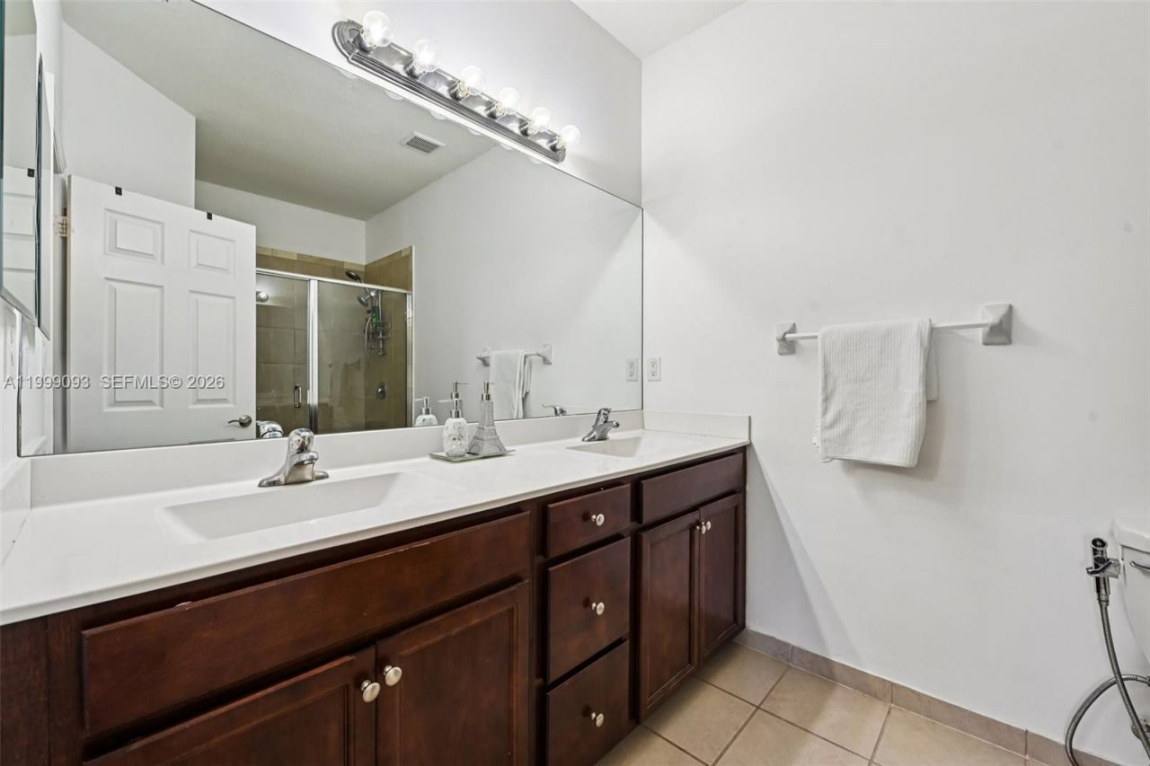 18431 NW 89th Ct, Hialeah, FL 33018 Photo