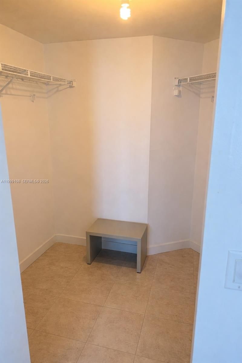 7330 Ocean Ter, Unit 8-C, Miami Beach, FL 33141 Photo